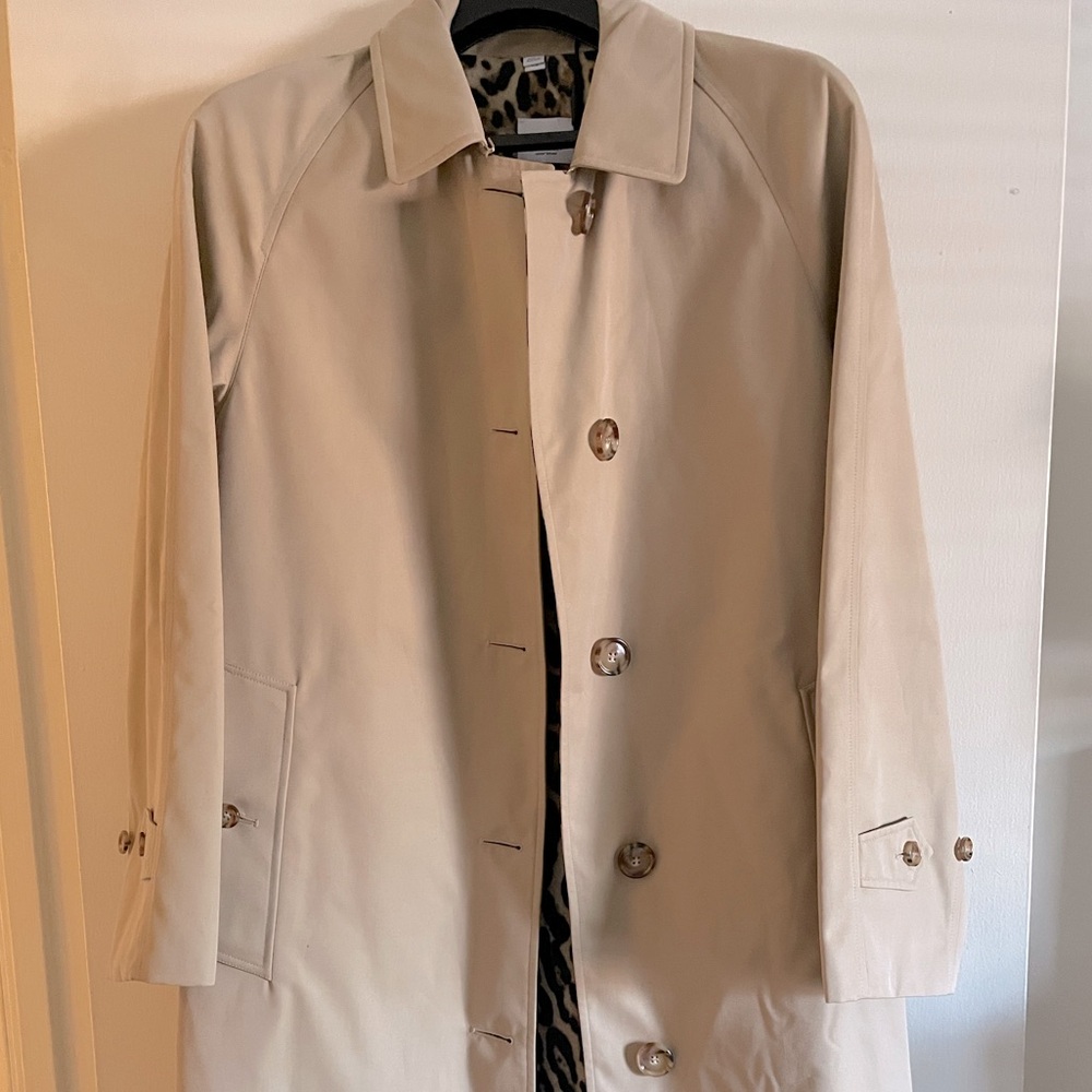 Burberry trench sz 4 tan color - Picture 4 of 7